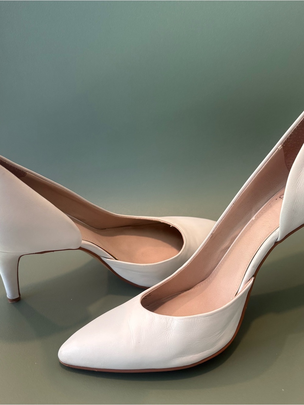 VINCE CAMUTO Women’s White Leather D’Orsey Pumps Sz 10 - Picture 5 of 9
